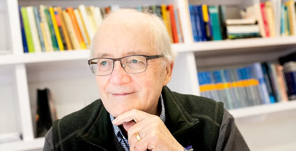 Headshot of Simon Tavaré