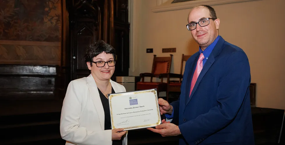 Lorenza Favrot accepts award from the S Jay Levy Fellowship for Future Leaders